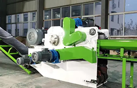 木材削片机侧面